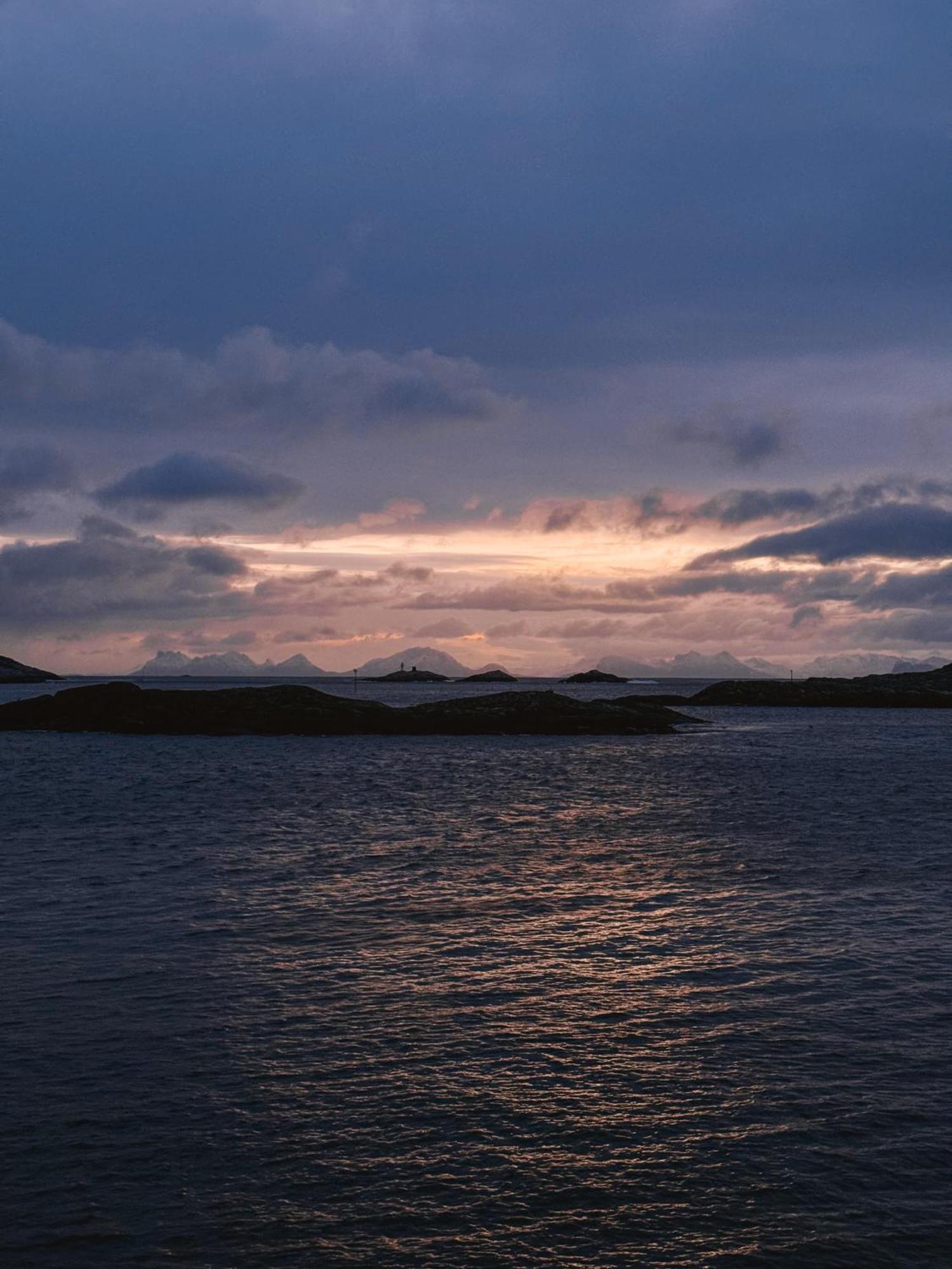 Finnholmen Brygge Henningsvaer Bagian luar foto