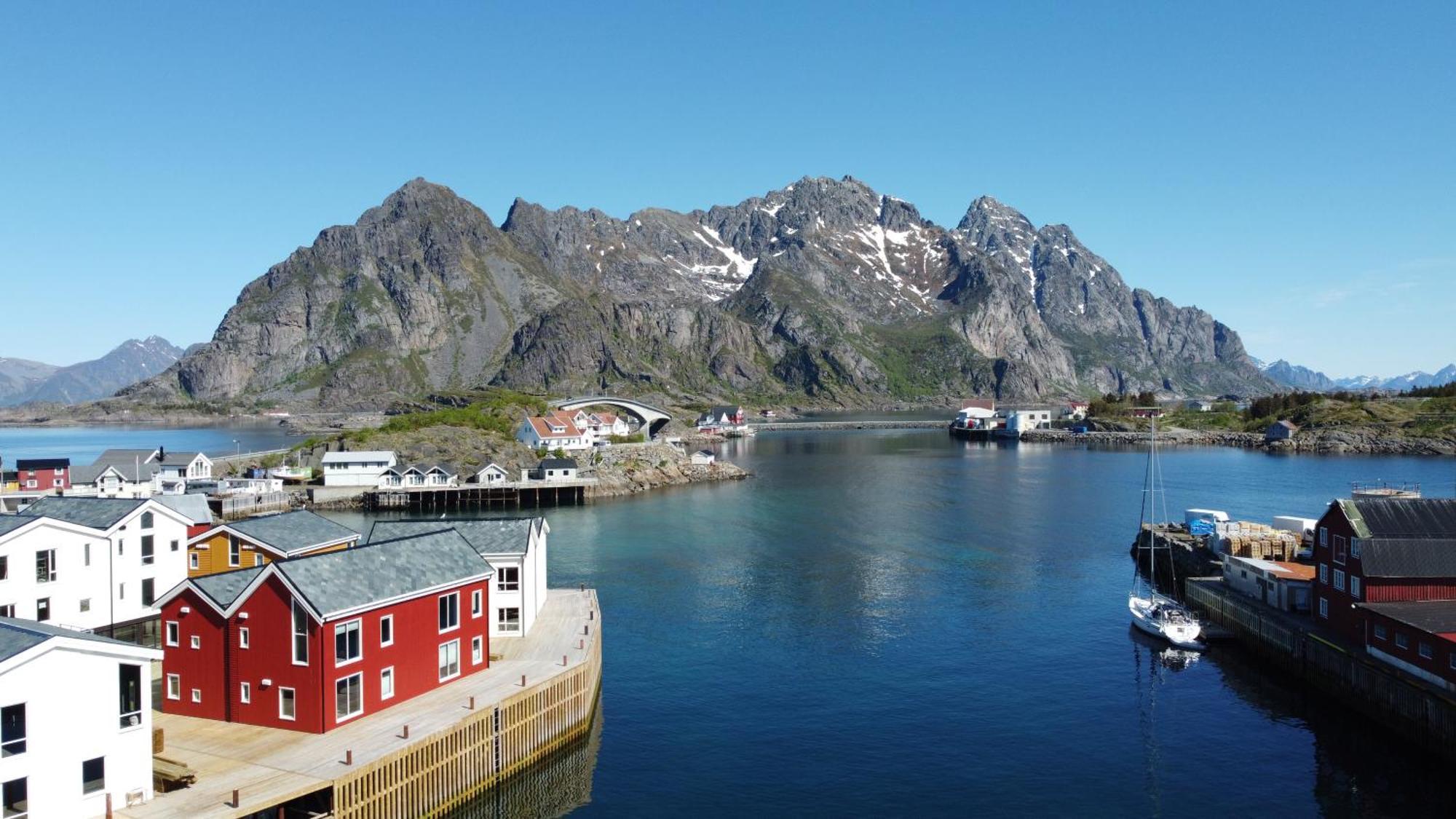 Finnholmen Brygge Henningsvaer Bagian luar foto