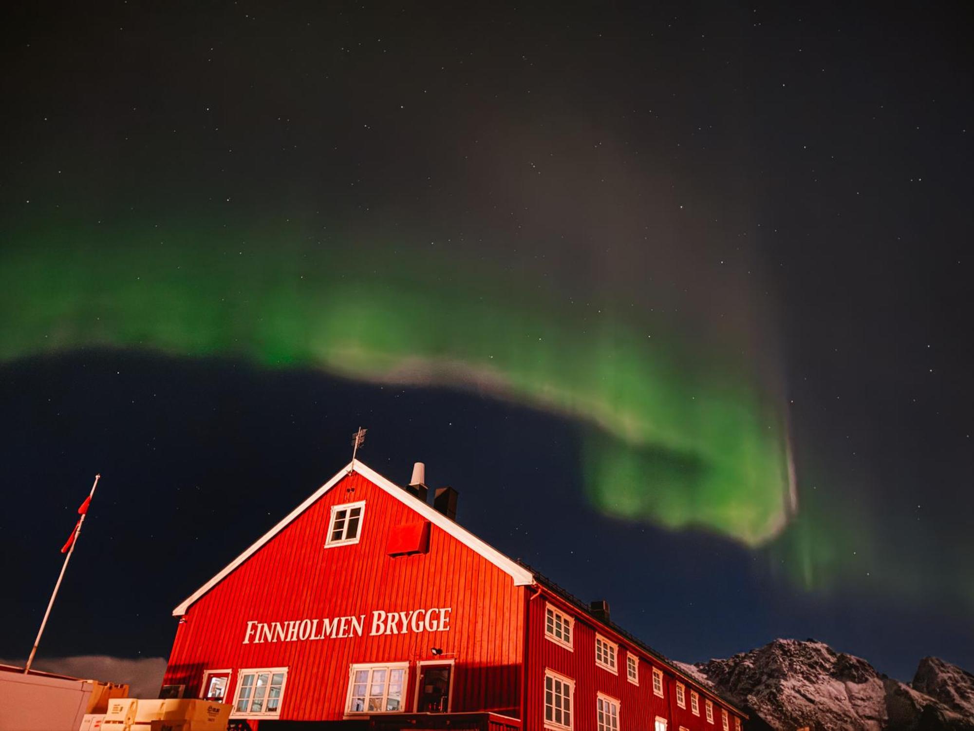 Finnholmen Brygge Henningsvaer Bagian luar foto