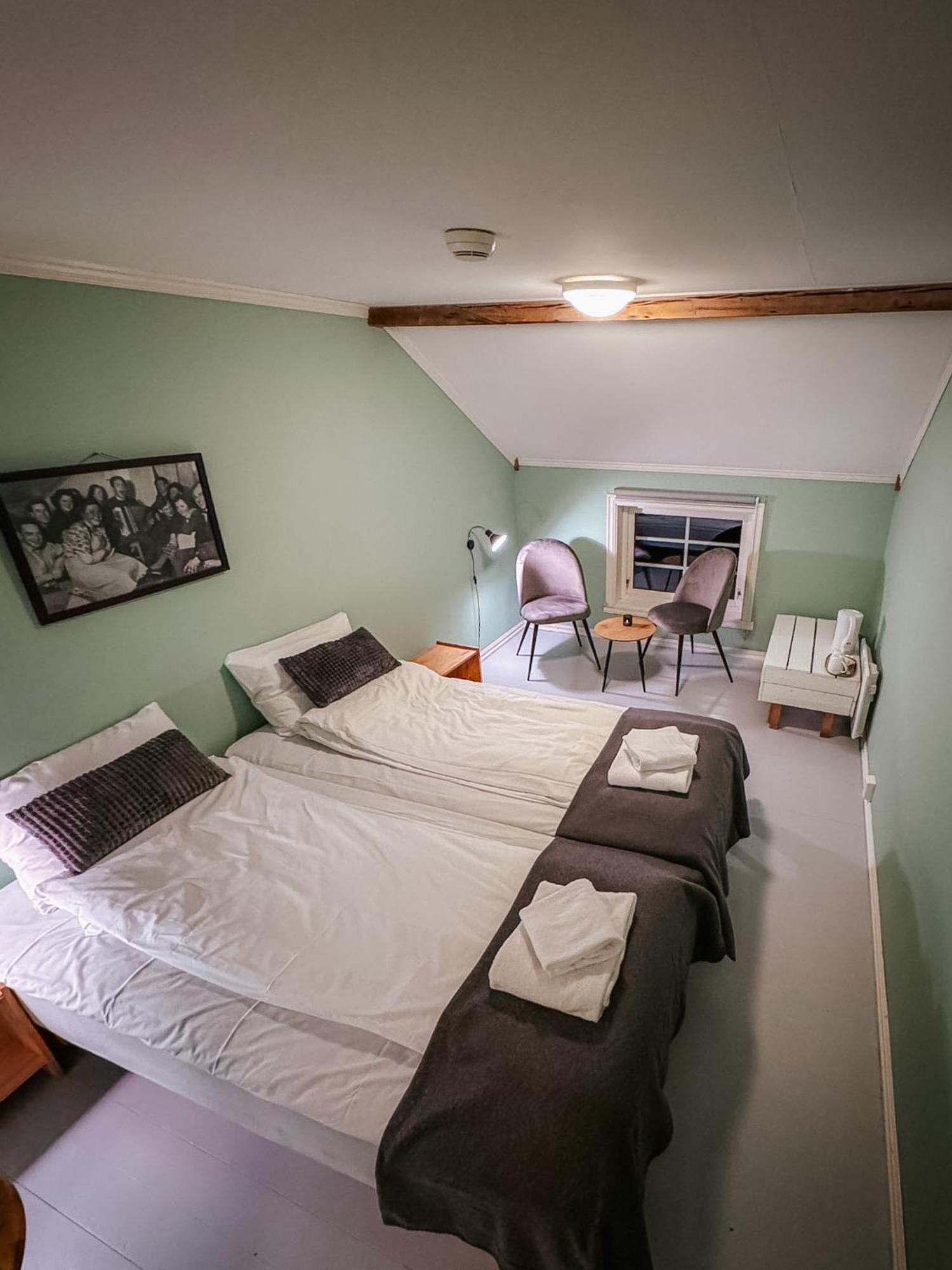 Finnholmen Brygge Henningsvaer Bagian luar foto