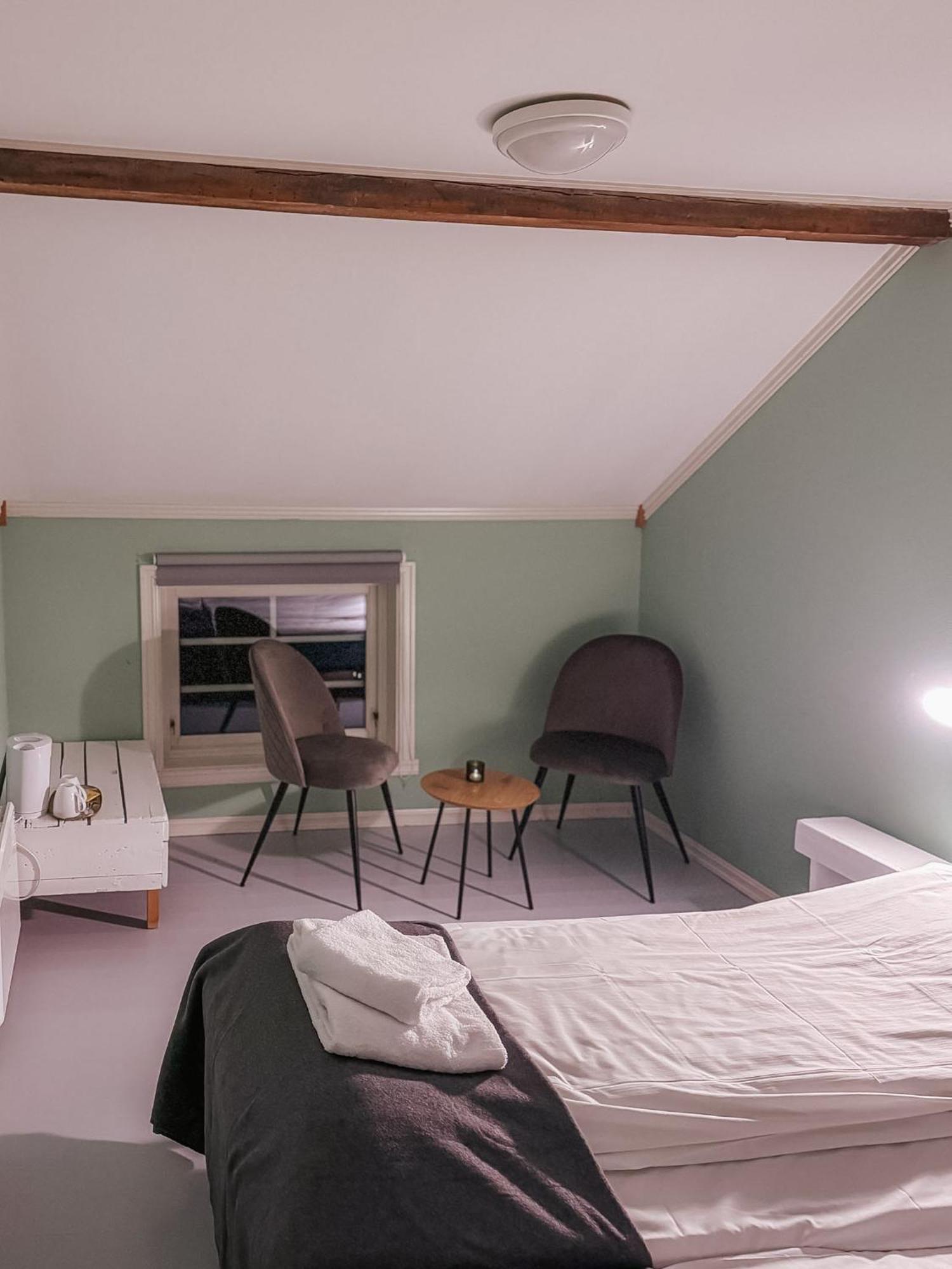 Finnholmen Brygge Henningsvaer Bagian luar foto