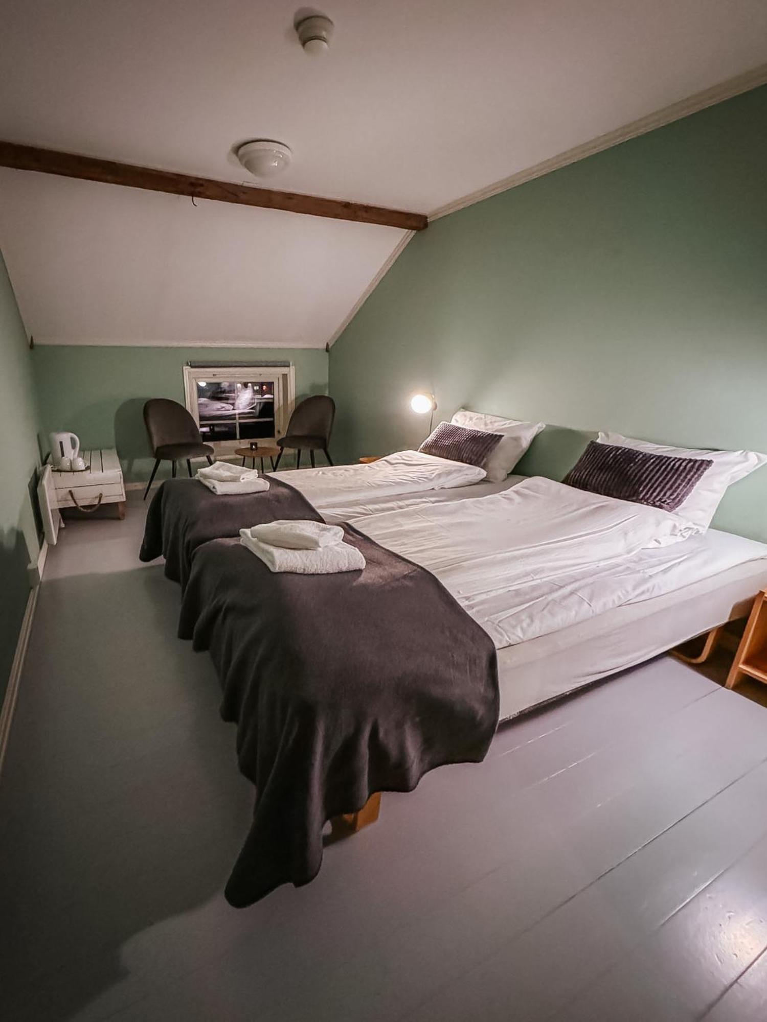 Finnholmen Brygge Henningsvaer Bagian luar foto