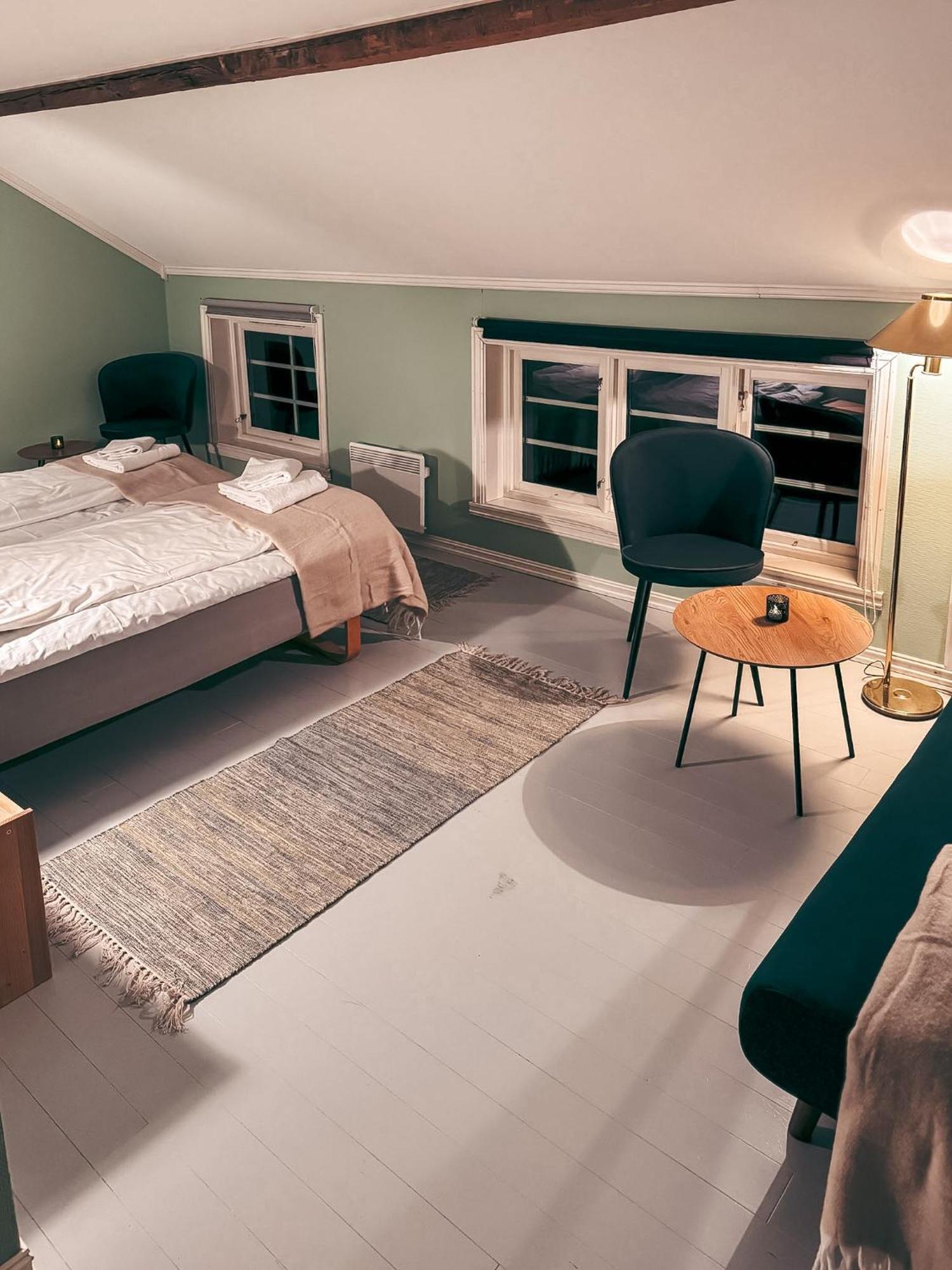 Finnholmen Brygge Henningsvaer Bagian luar foto
