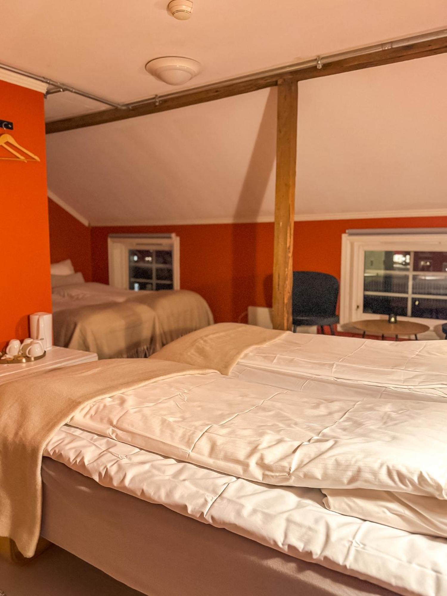 Finnholmen Brygge Henningsvaer Bagian luar foto