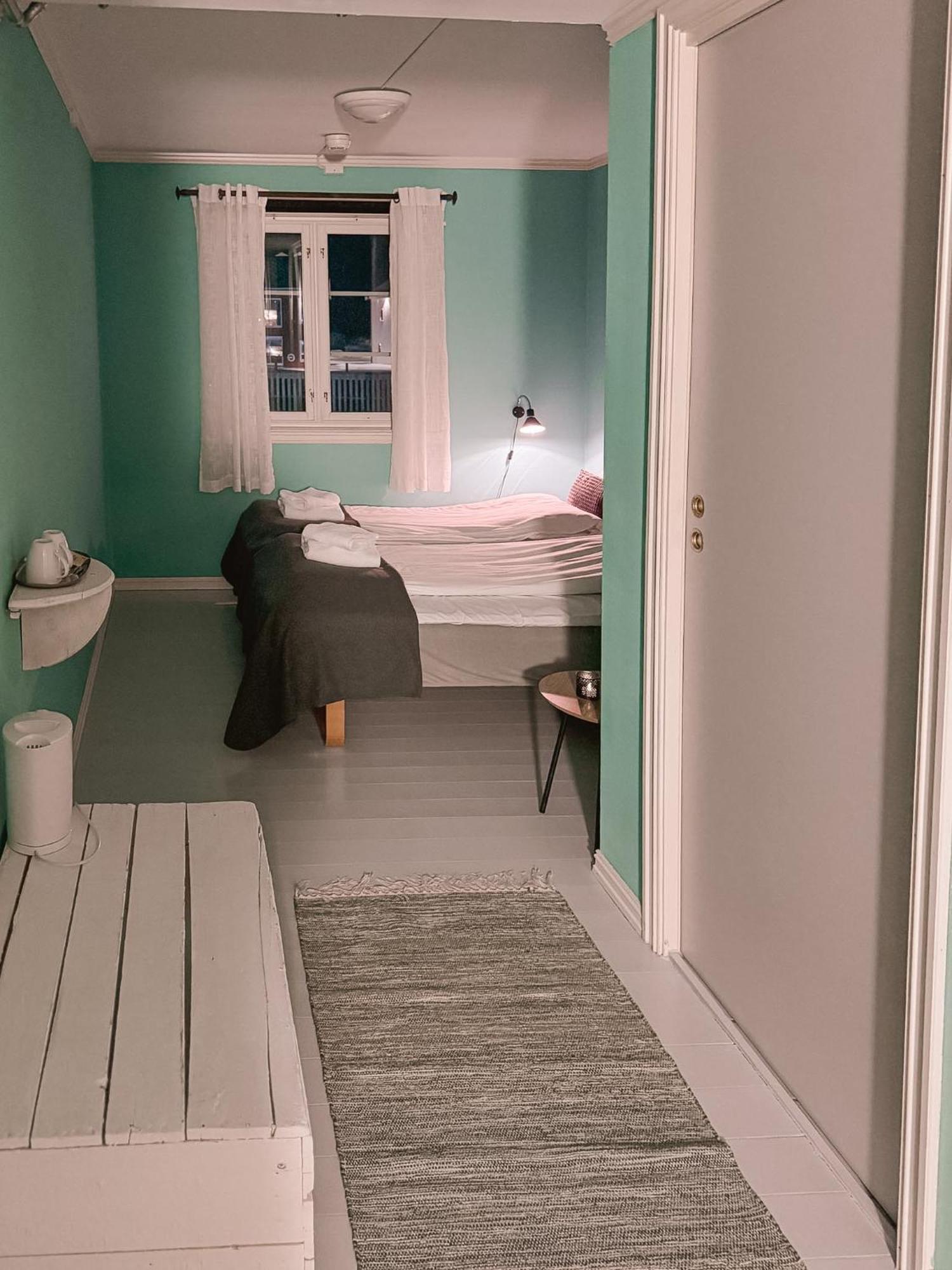 Finnholmen Brygge Henningsvaer Bagian luar foto
