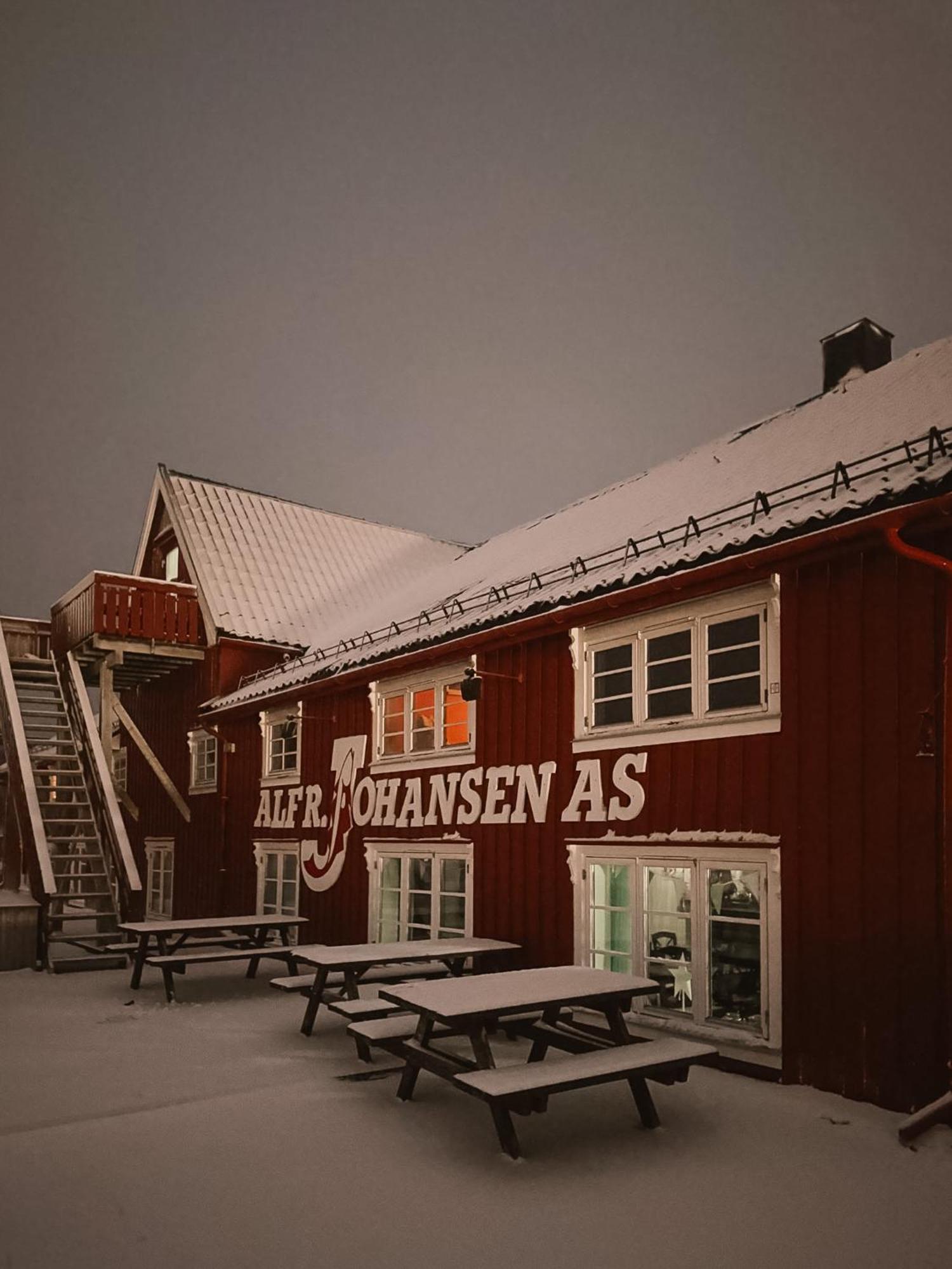 Finnholmen Brygge Henningsvaer Bagian luar foto